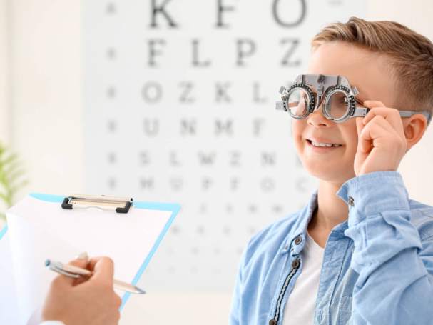 عيون الأطفال والحول